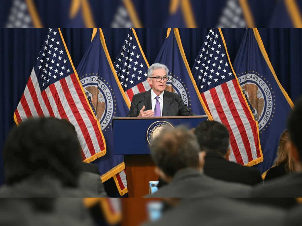 Fed holds rates steady at 4.25-4.50%, Dot plot