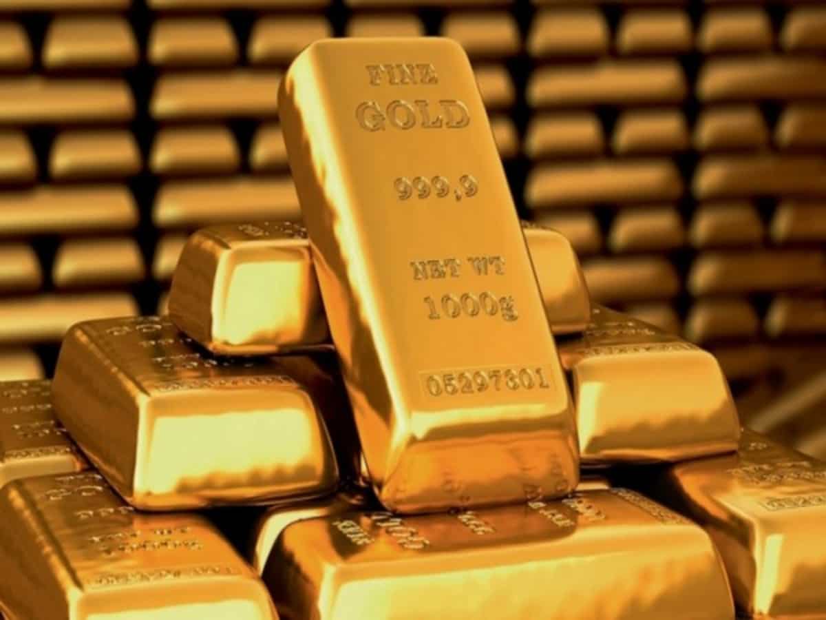 Gold falls Rs 3,000, Crude slips below $70;