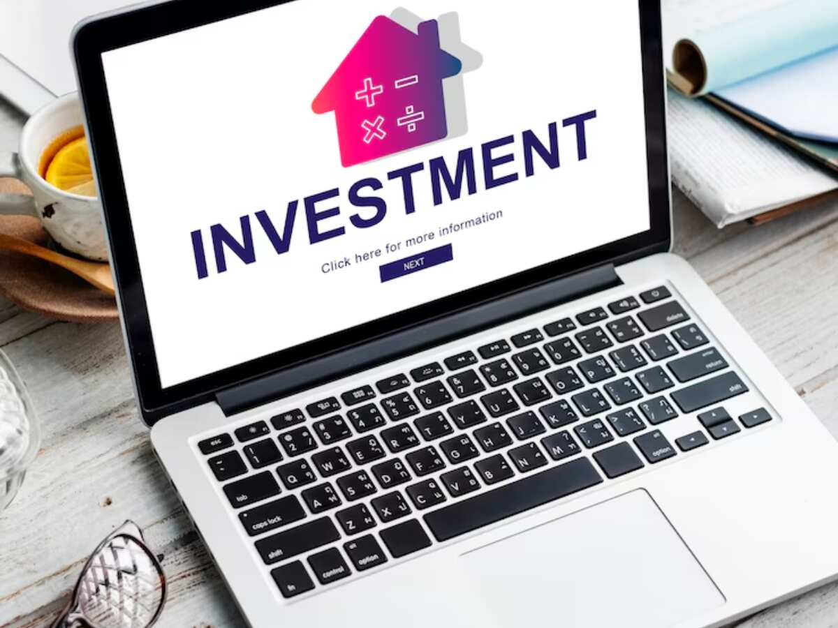 Anil Singhvi bullish on 1 largecap and 2 midcap stocks; check targets and stop losses 