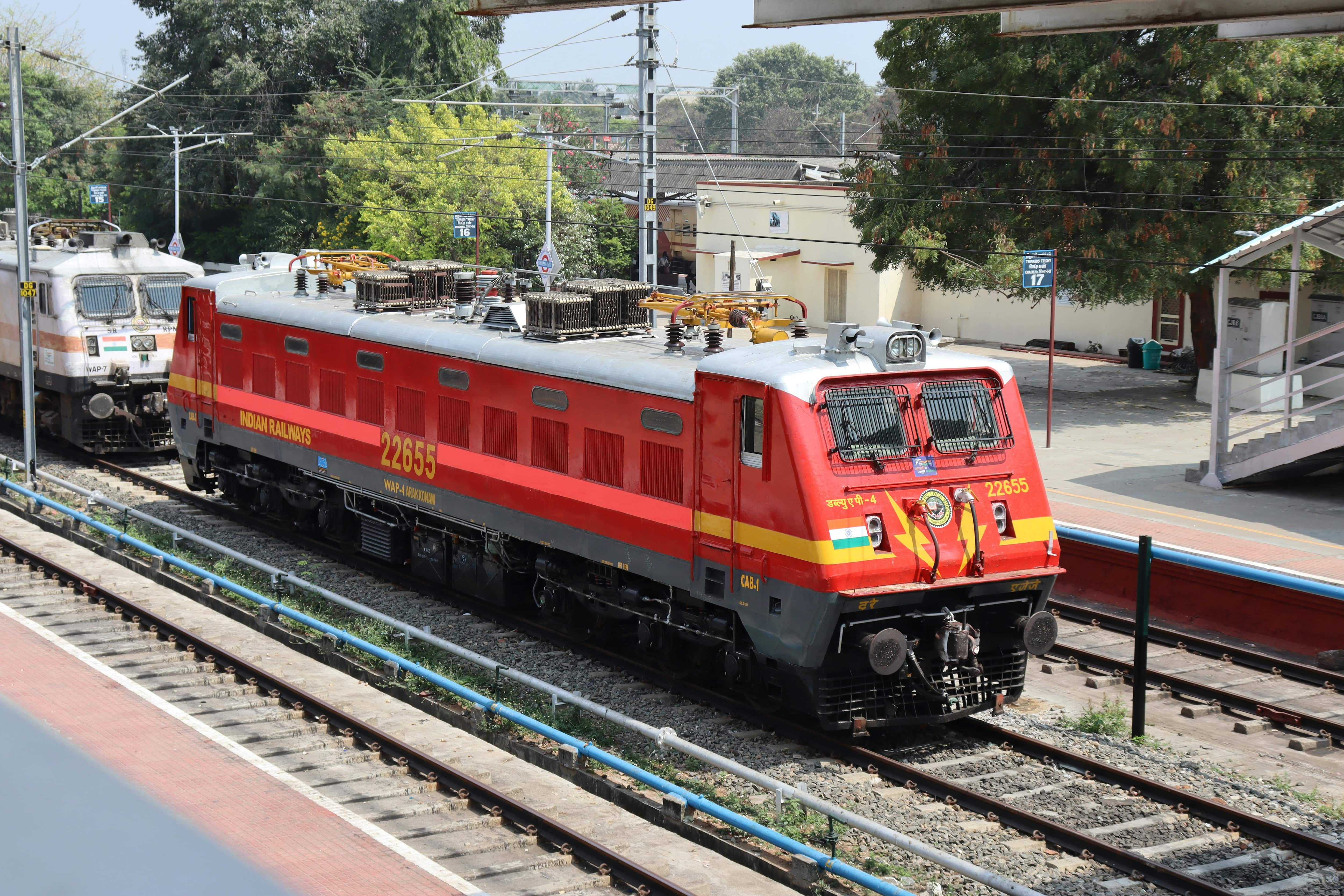 Government honours 9 railway employees for preventing serious incidents