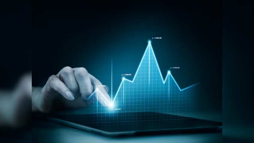 Motilal Oswal distinctly biased towards largecaps; shares 9 top largecap and 11 mid, smallcap picks 