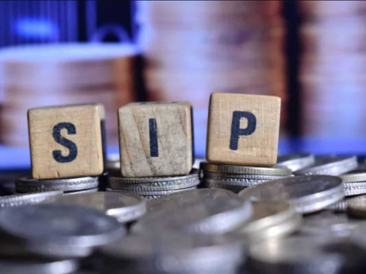 SIP Calculation: Rs 20,000/month investment, how quickly can you generate Rs 7 crore corpus? See calculations