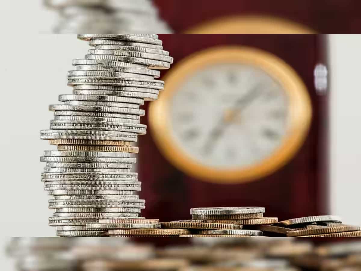 Rs 61,500 Interest/quarter for Senior Citizens: This post office scheme provides nearly Rs 62K quarterly income for 5 years after one-time investment! Know how much you need to invest