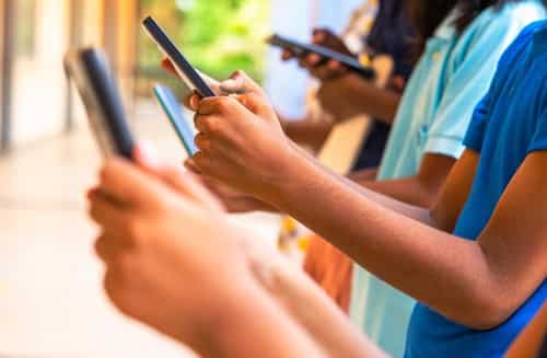 Mobile production surges by 146% to Rs 5.25 lakh crore in 4 fiscals, exports up 775%: Piyush Goyal