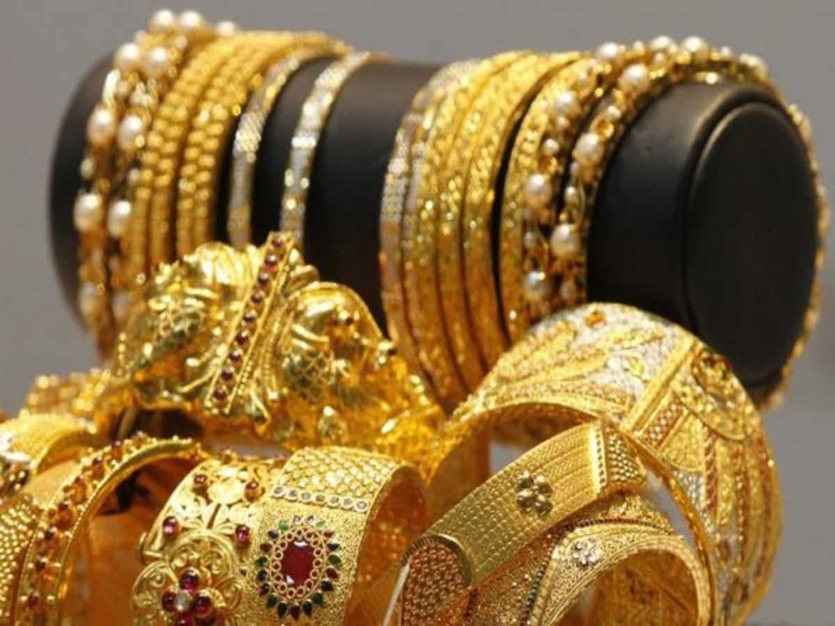  Gold and Silver Prices Today: Yellow metal futures slip to Rs 1,00,200/10 gm, silver gains to Rs 1,15,900/kg; check city-wise gold rates