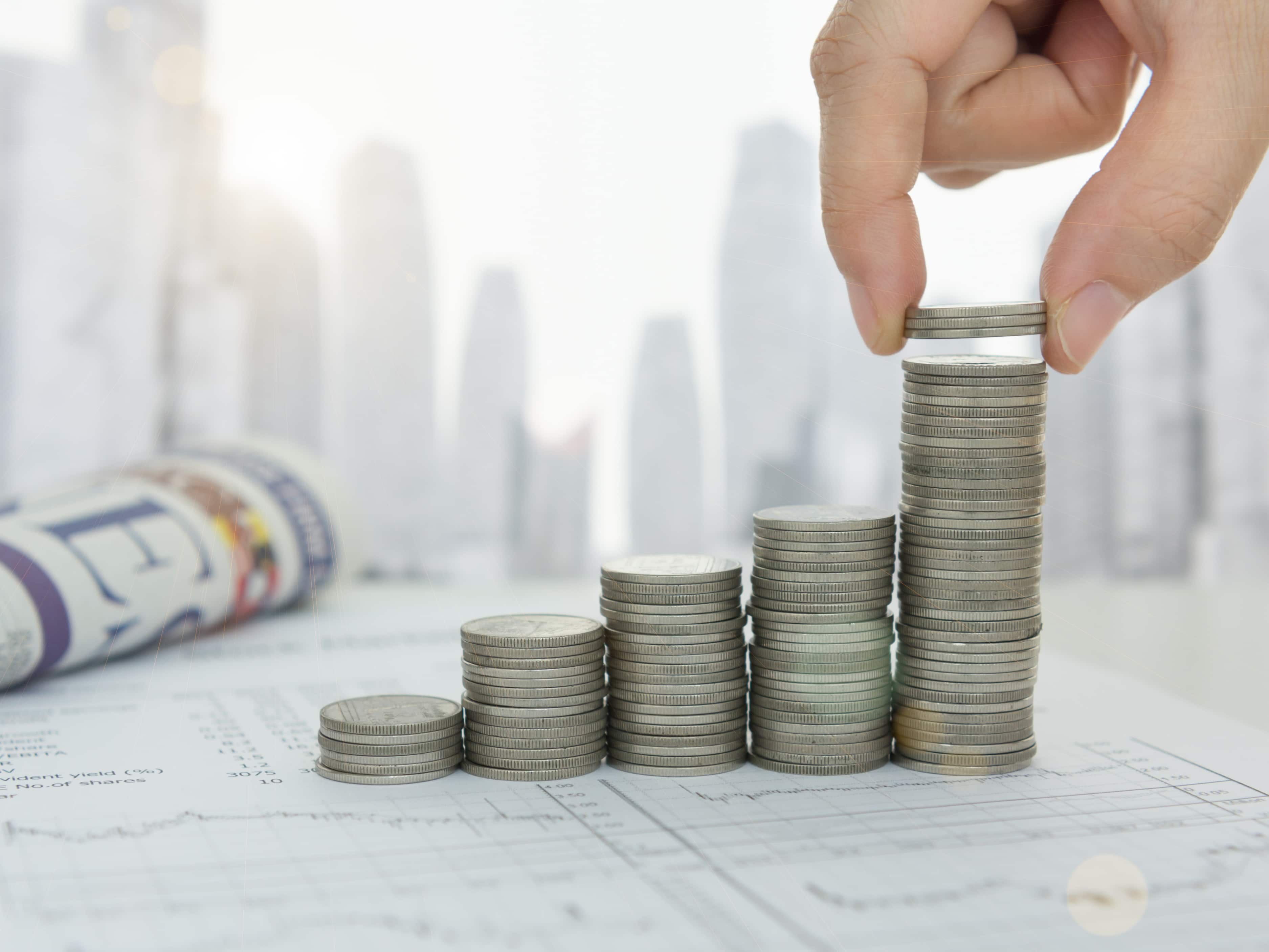Low risk vs high risk investment: How much corpus can you generate in 15 years?