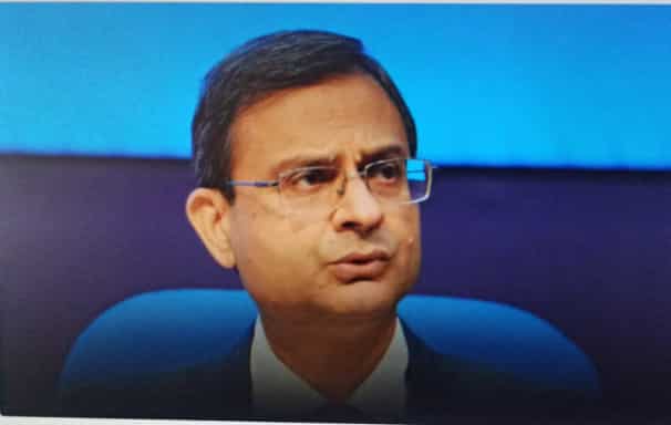 Can large NBFC become small or universal bank? Know what RBI governor says