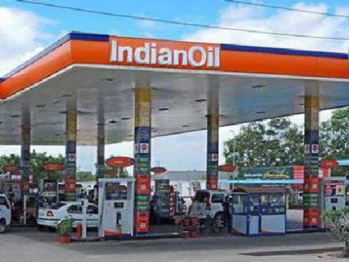 Indian oil refiners continue Russian crude purchases amid global price dynamics