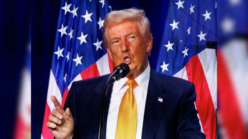 Apple CEO gifts Trump 24-karat gold keepsake, announces $100 billion manufacturing investment