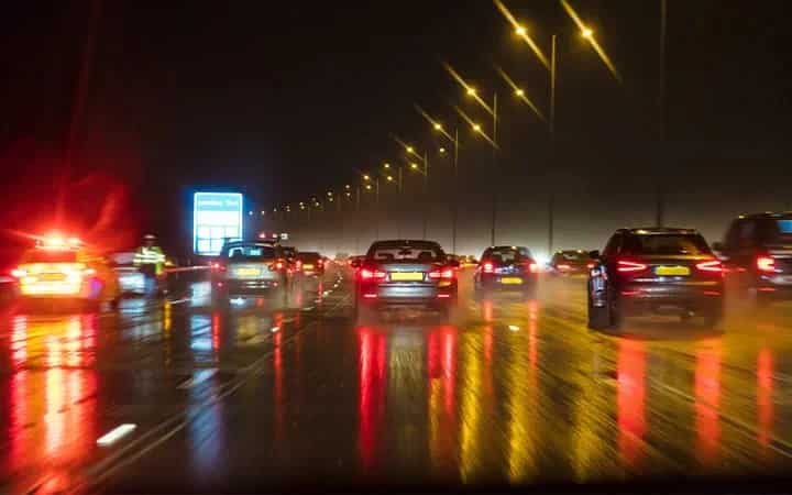 Night Driving Risks: 8 vision and reaction changes your body hides from you