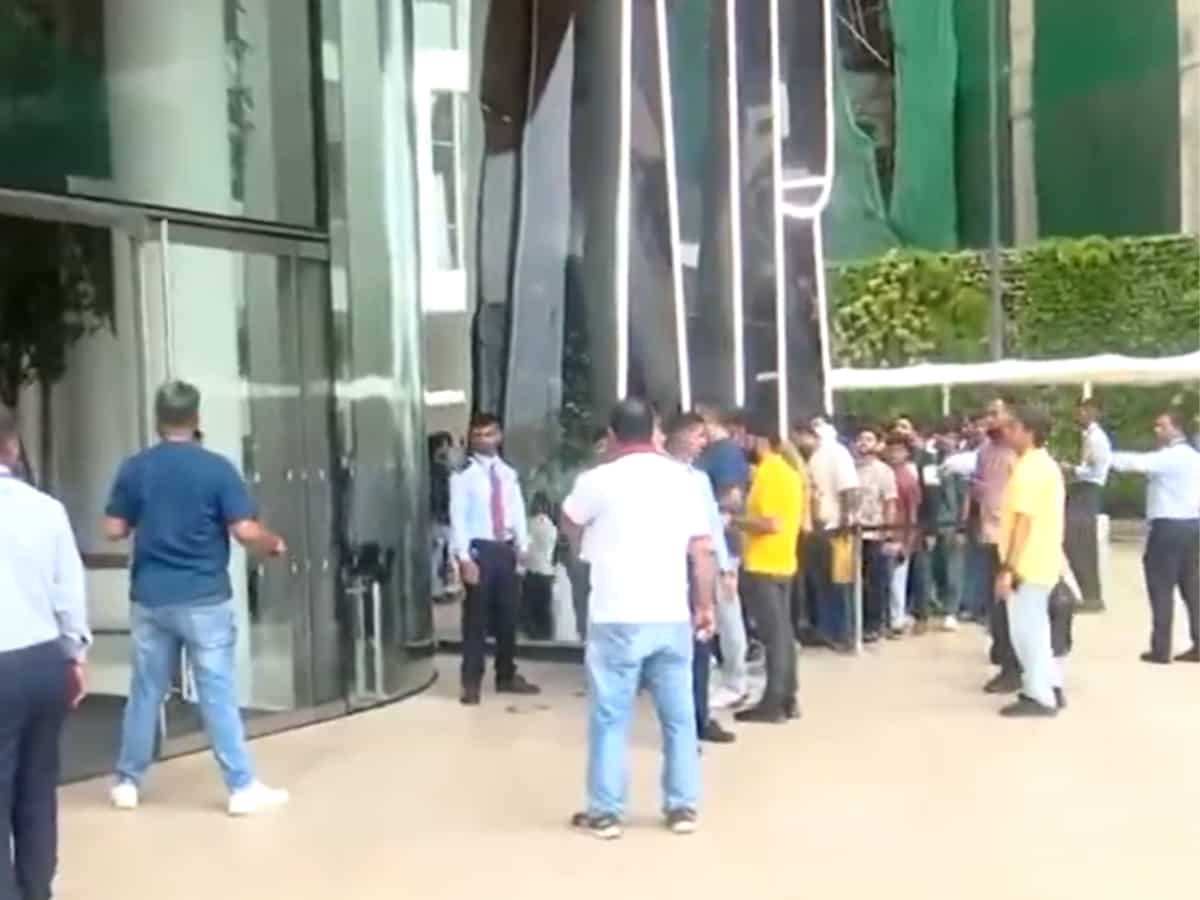 Apple ‘Pro’ and ‘Air’ retail art installations steal show in India amid long queues for iPhone 17