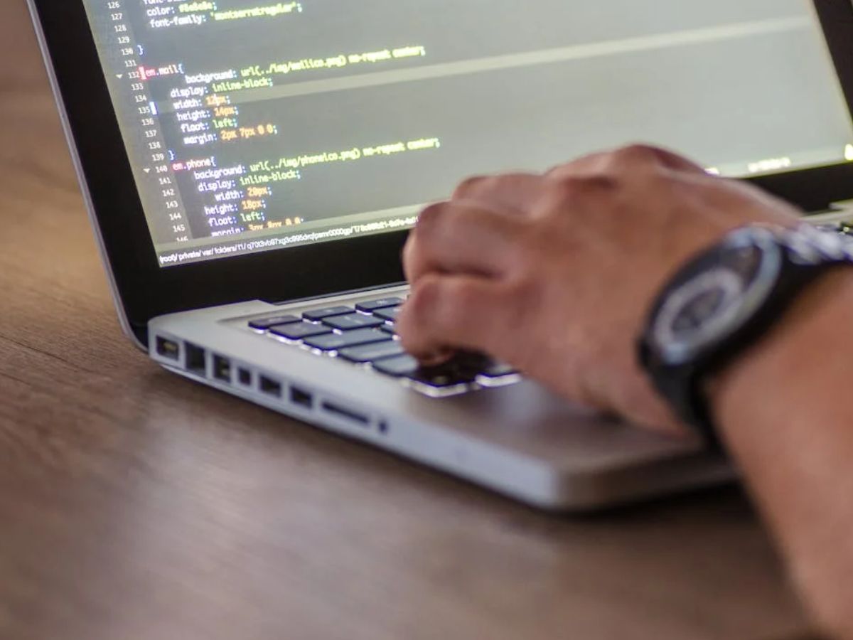 H-1B Visa Fee Hiked: TCS, Infosys, Wipro, HCLTech, other IT stocks in focus on D-Street