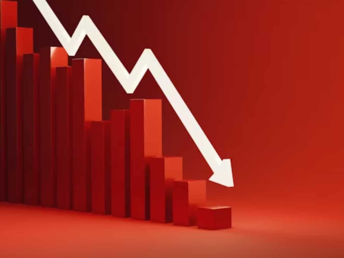 Final Trade: Sensex ends 386 pts lower; Nifty slips to 25,057 amid sector-wide selloff