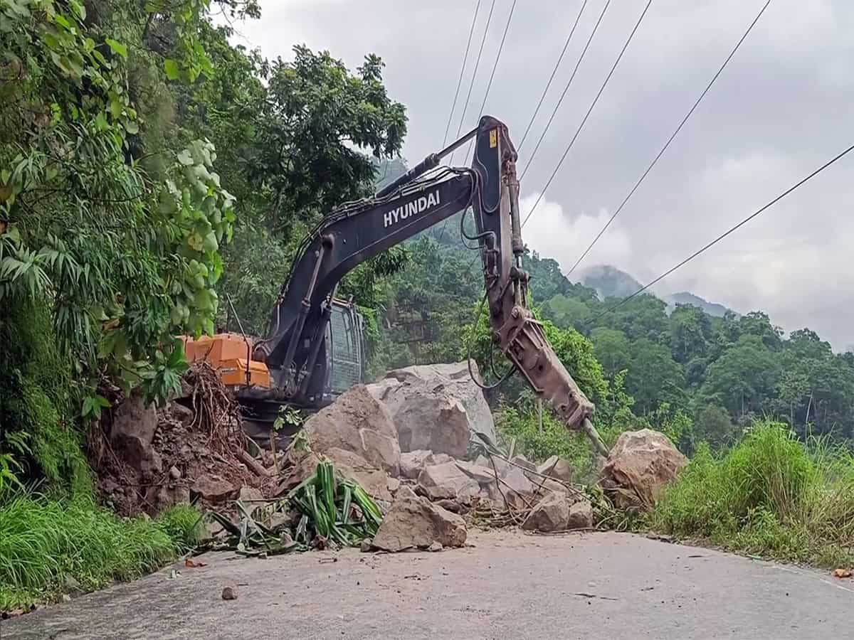 Heavy rain triggers landslides in Kalimpong, disrupts traffic on key routes