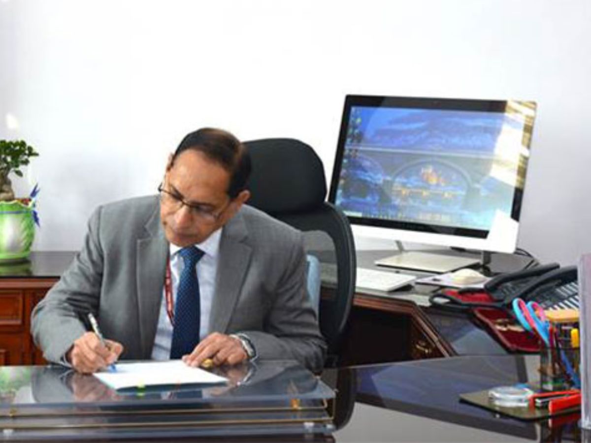 SEBI chief warns investors on fraudsters offering guaranteed returns
