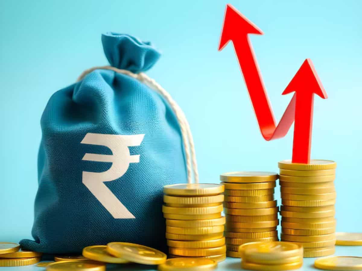 Mutual funds to break all records? Rs 4 Lakh crore already invested in equity—How far is Rs 5 lakh crore?