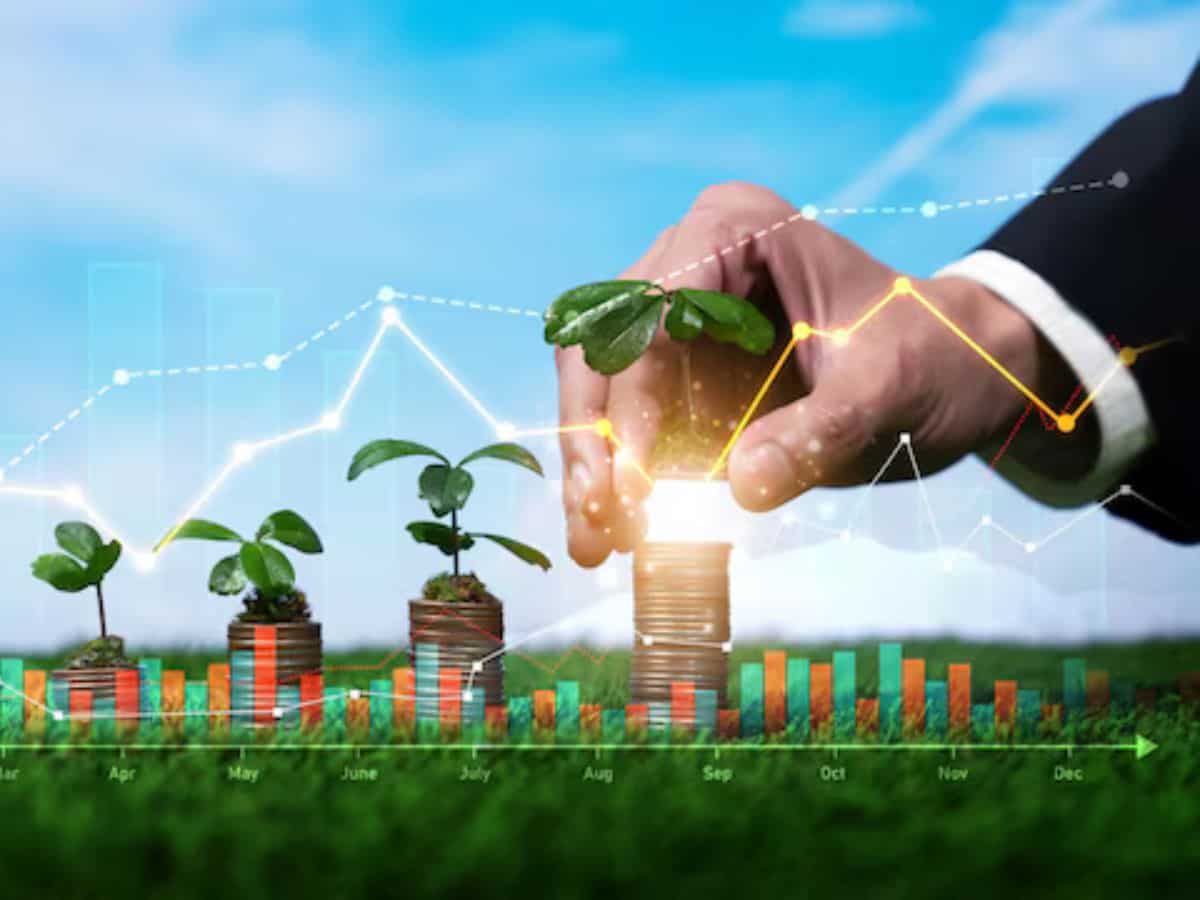 Mutual funds vs ETFs: What’s the difference and which one should you pick?