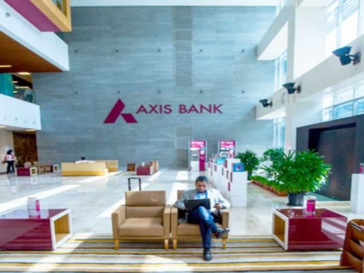Axis Bank Share Price: Why Jefferies, Nomura, and JPMorgan stay bullish despite profit drop in Q2 results?