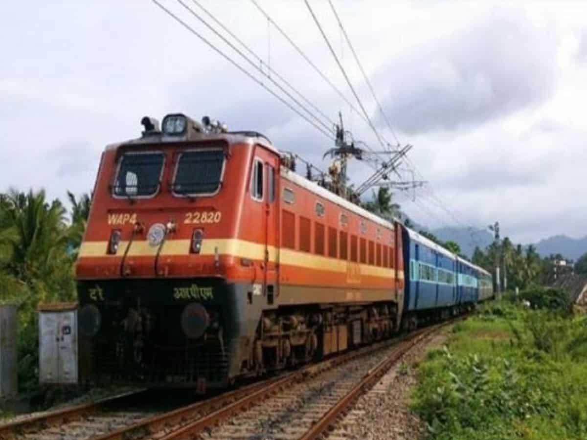 Good News For Train Passengers: Indian Railways starts pilot project to provide blankets with covers-Check route