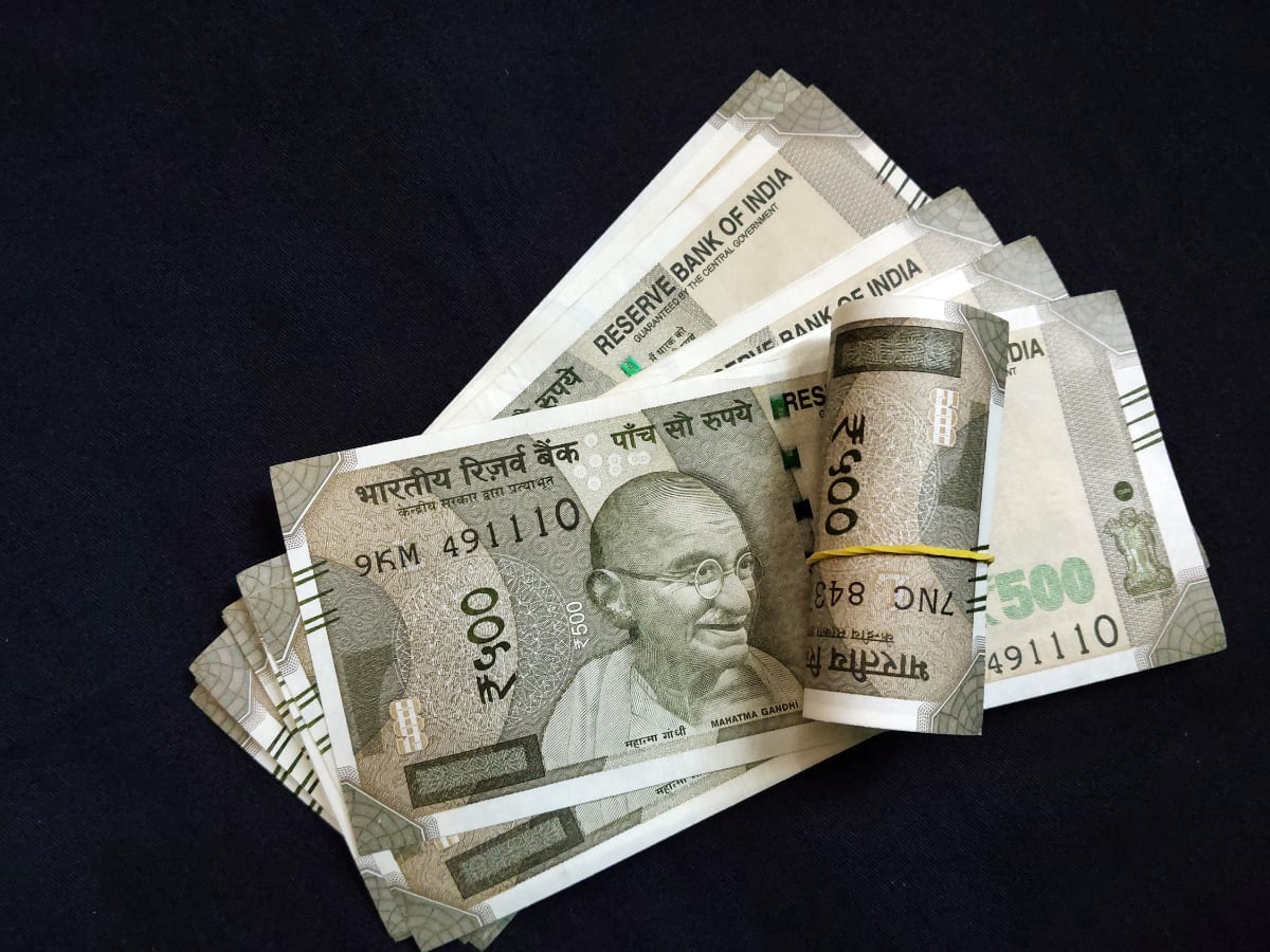  India's forex reserves surge by $4.5 billion to cross $702 billion mark