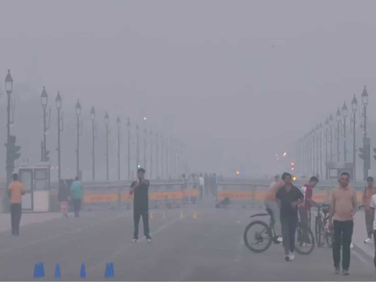 Delhi’s air quality stays ‘very poor’; AQI levels stay above 300 mark in these regions—Catch latest weather updates