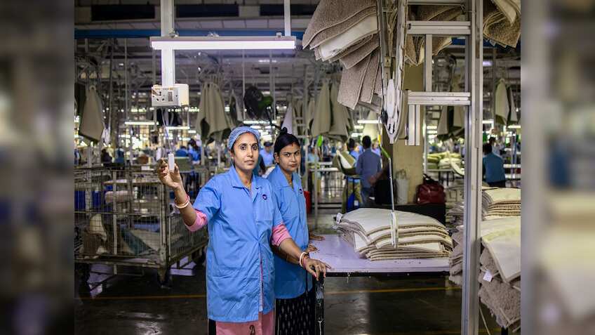 India's industrial output rises 4% in September, driven by manufacturing and infrastructure growth