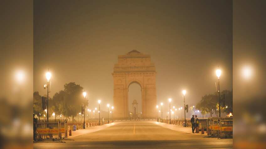 Delhi’s air quality remains 'very poor', making breathing difficult