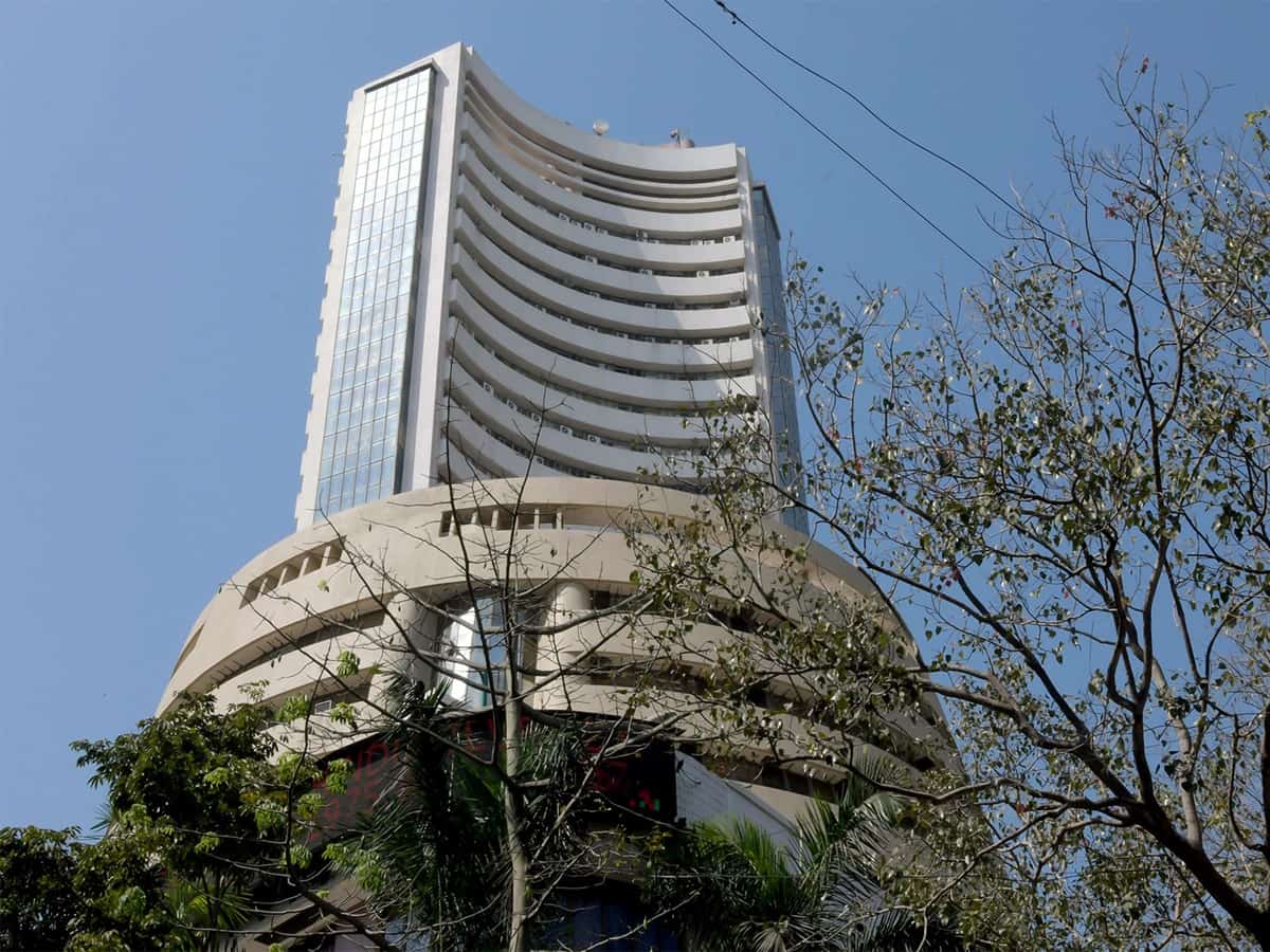 Nifty, Sensex post second weekly loss as foreign fund outflows and weak global cues weigh on markets