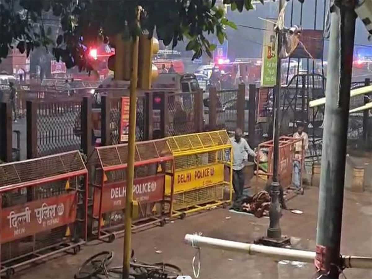 Delhi Blast Near Red Fort: Explosion near Metro Station sets several vehicles on fire; at least 13 feared dead