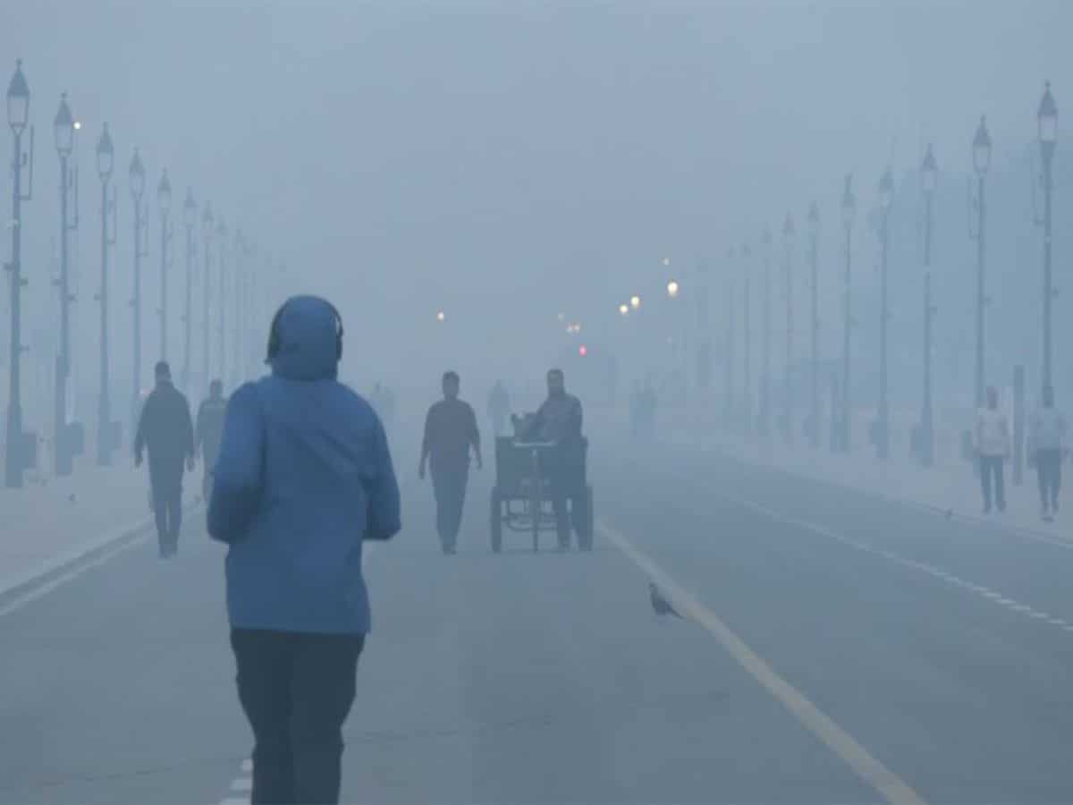 Delhi Air Pollution Worsens: AQI remains above 400, government implements hybrid learning — Check out key updates 