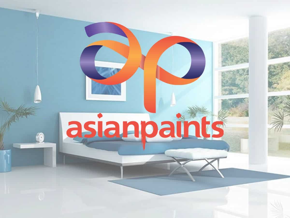 Asian Paints share price hits 52-week high on strong Q2 results & 450% dividend announcement — Buy, sell or hold?