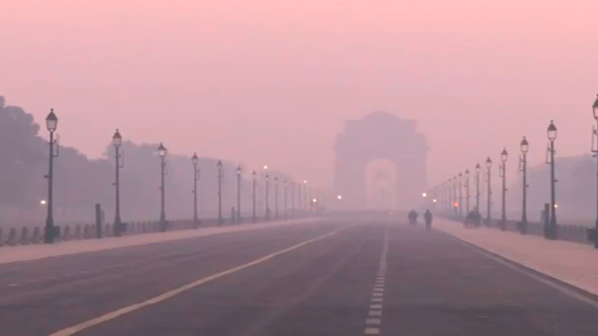 Delhi–NCR chokes as AQI breaches 500 in several areas; dense smog and cold mornings intensify discomfort