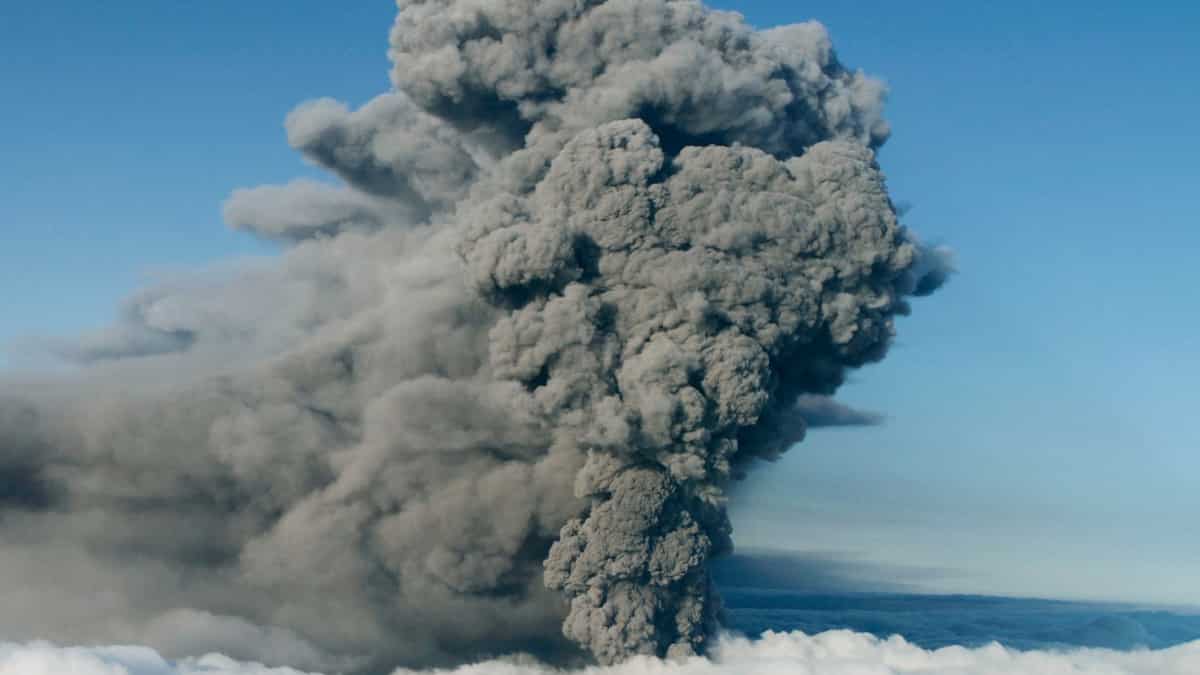 Air India, IndiGo, SpiceJet issue travel advisories as Hayli Gubbi ash clouds affect air travel