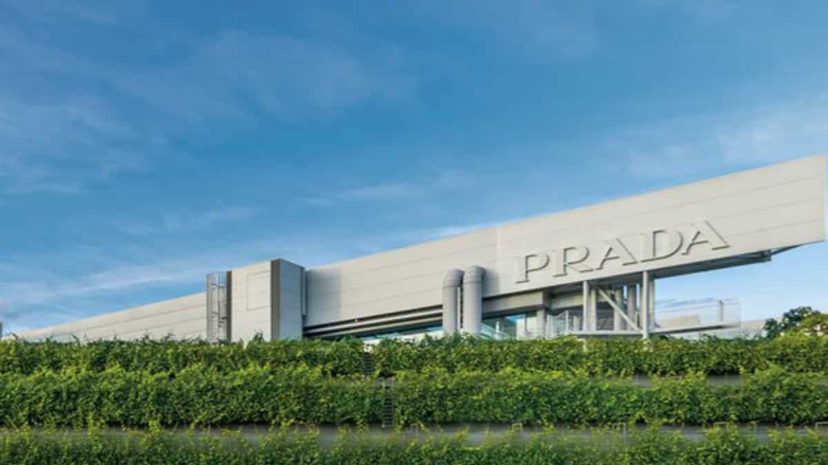 Prada takes over Versace in .37 billion deal, ends long-standing luxury rivalry