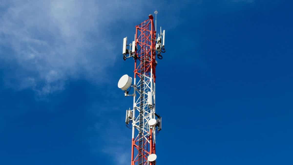 Telecom revenues surge in September 2025 quarter; gross revenue edges toward Rs 1 lakh crore