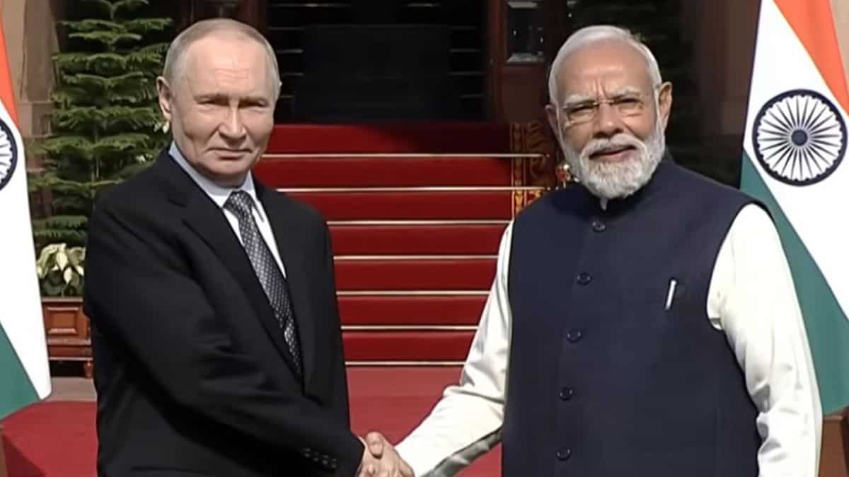 PM Modi, Putin hold talks at Hyderabad House