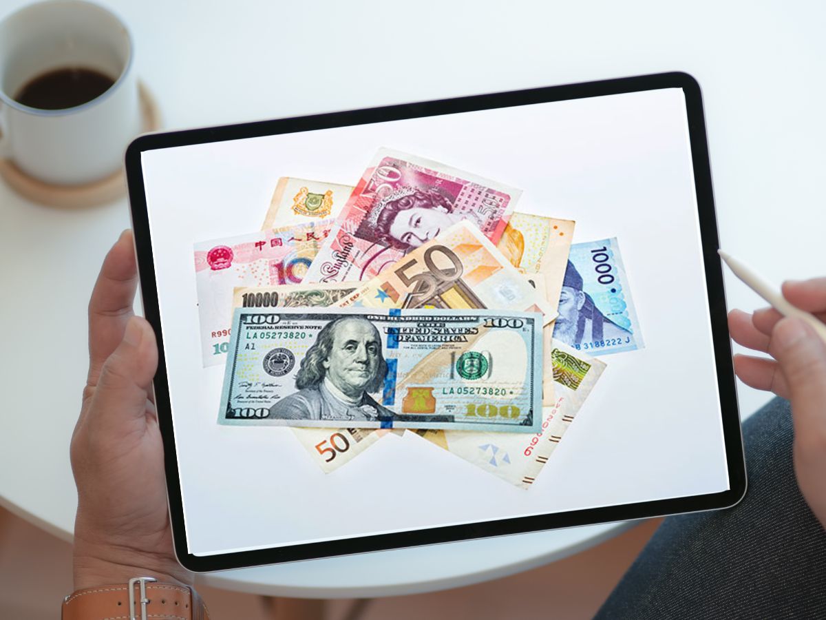 India's forex reserves slip USD 1.88 billion to USD 686.227 billion with FCA down, gold reserves up