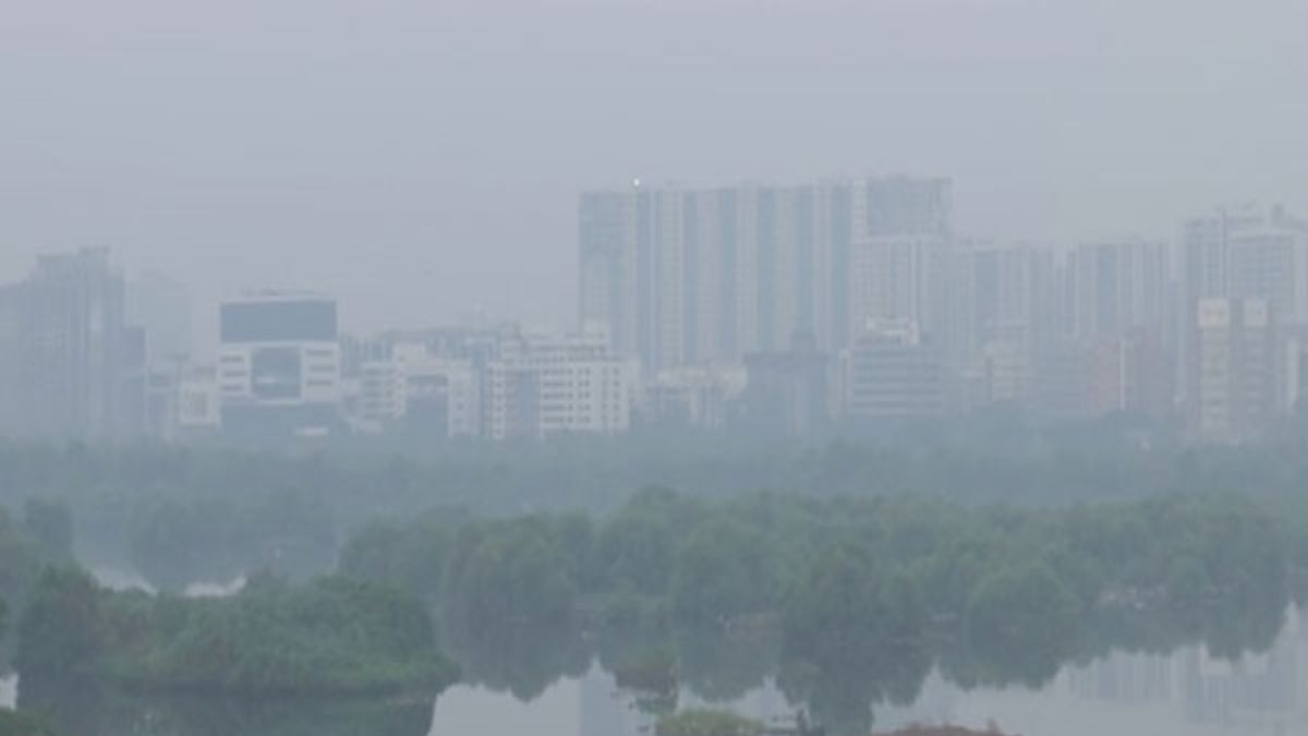 Mumbai AQI: City wakes up to haze as air quality slips into ‘moderate’ level across key areas