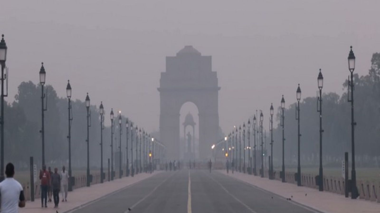 Delhi AQI Update: Capital chokes as air quality touches 497; residents report breathing, eye problems