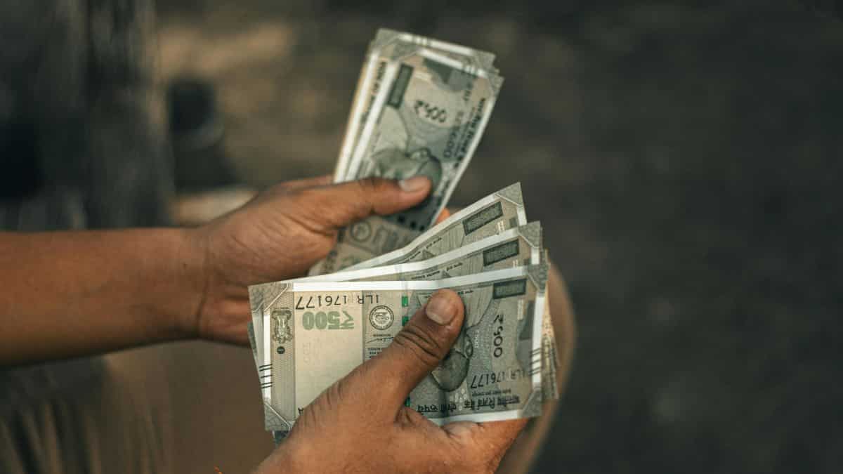 Rupee breaches 91 mark, falls to fresh all-time low vs dollar