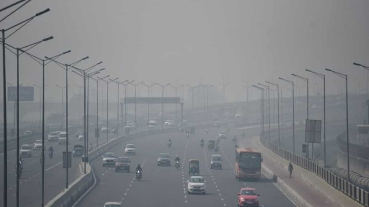 Delhi Govt Cracks Down on Air Pollution: Non-PUCC, non-BS VI vehicles barred from fuel; construction trucks to be sealed