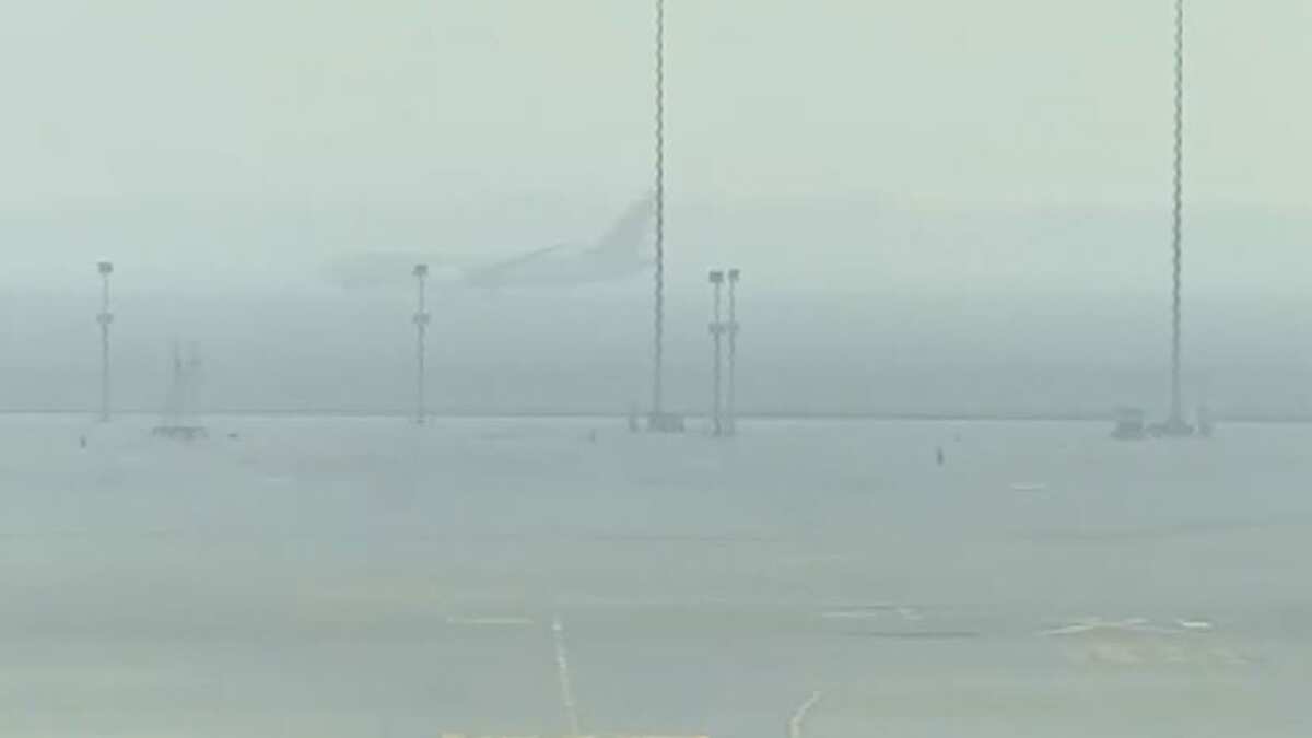 Dense fog and poor Air Quality disrupt flights at Delhi Airport; 126 flights affected