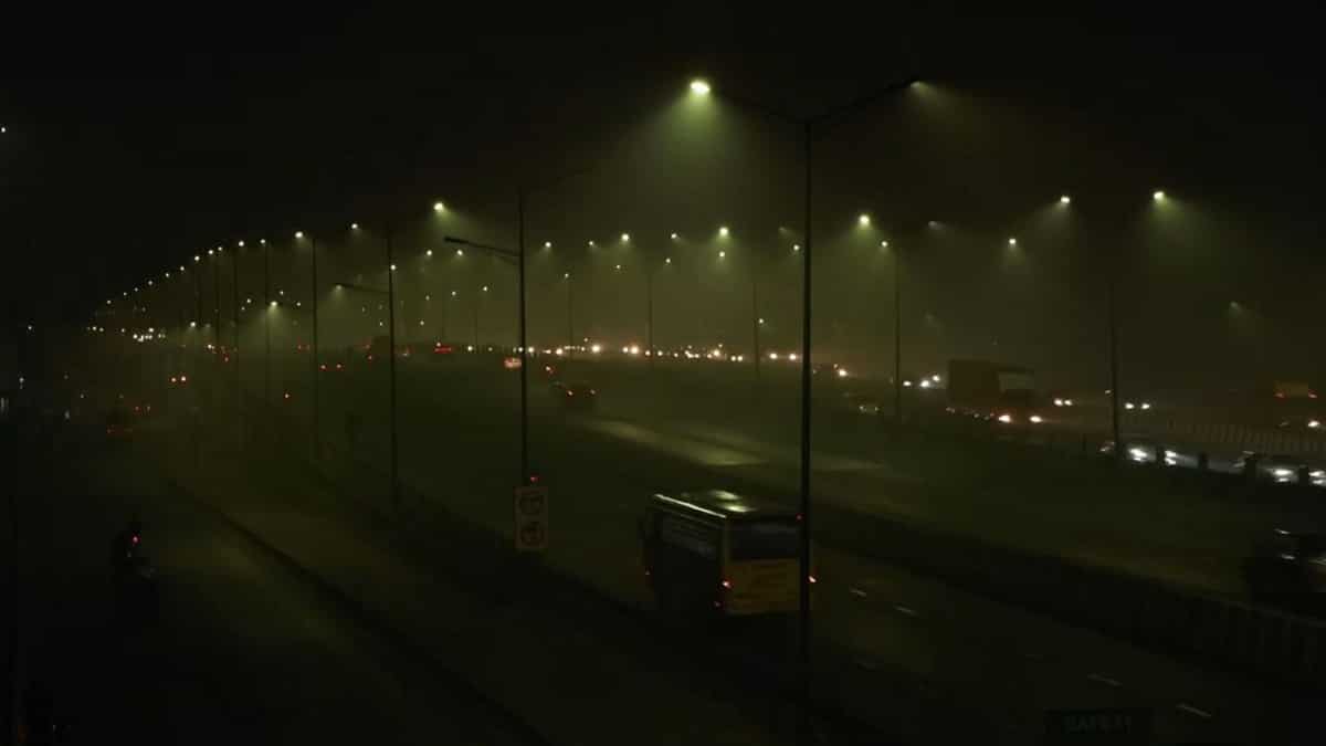 Orange alert in Delhi as dense fog reduces visibility on Dwarka Expressway
