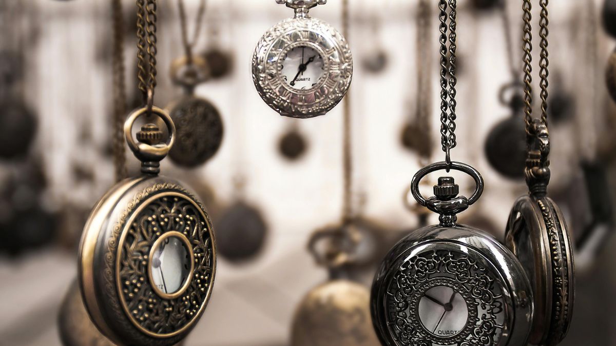 As investors stare at wild swings, jewellers & goldsmiths seek probe into MCX silver anomaly