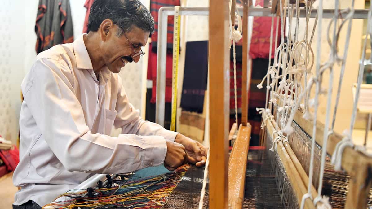 Centre launches plan to make 100 districts global textile export champions
