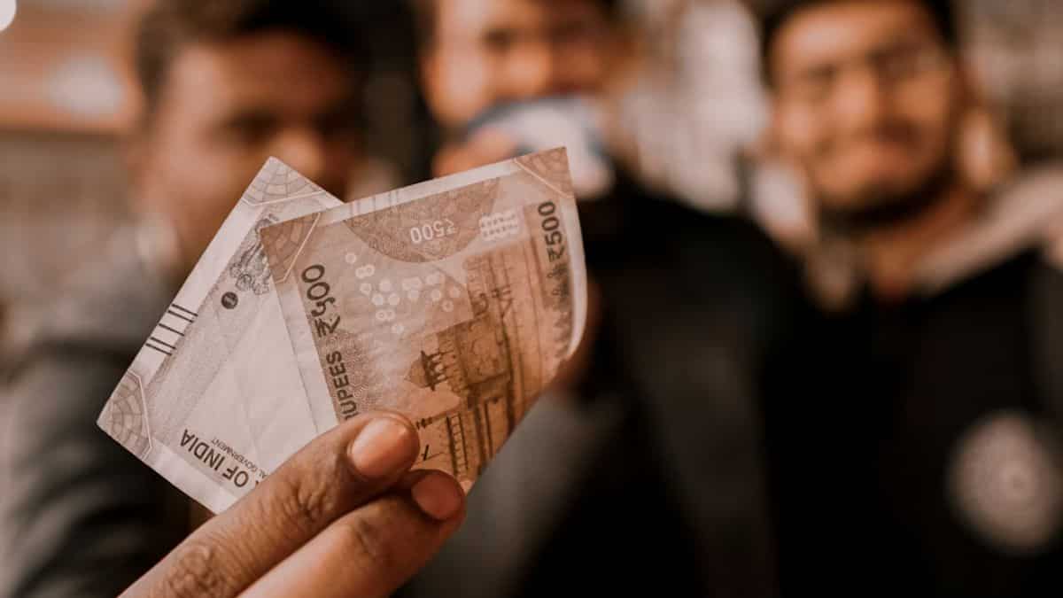 What will be the gratuity for a Rs 75,000 salary after 1 year and 5 years?