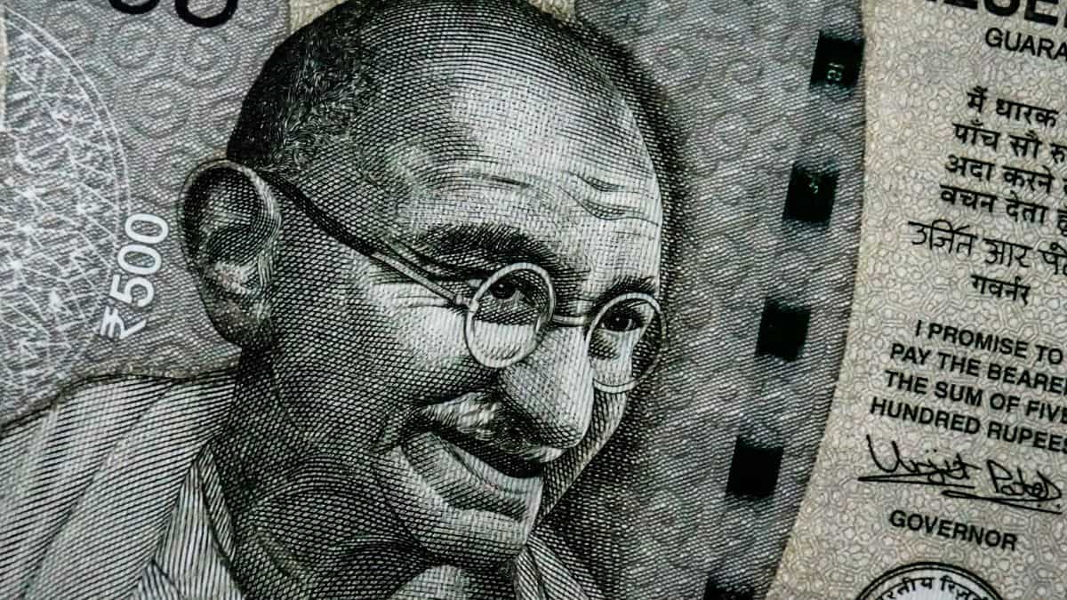 Why does the number 26 mean in the gratuity calculation formula?