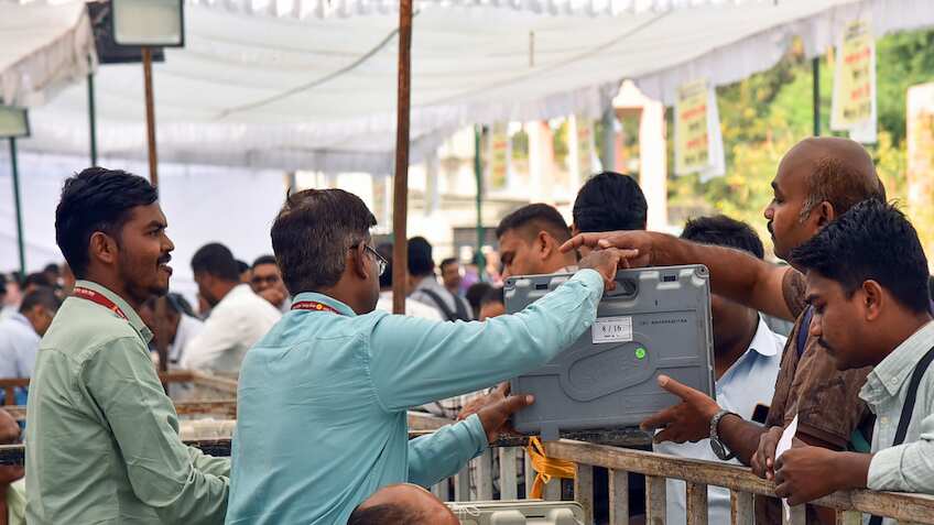 BMC Elections Conclude: High-stakes showdown between Fadnavis and Thackeray in Mumbai