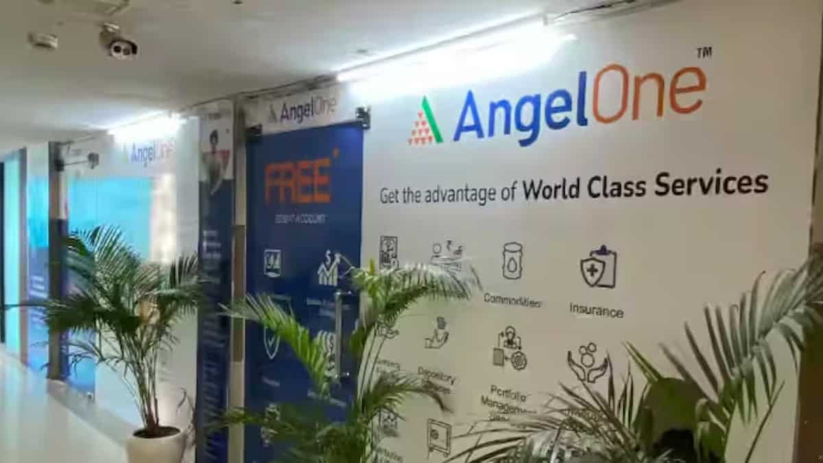 Angel One Q3FY26: Revenue rises 5.76% YoY; profit declines 4.55%; interim dividend announced