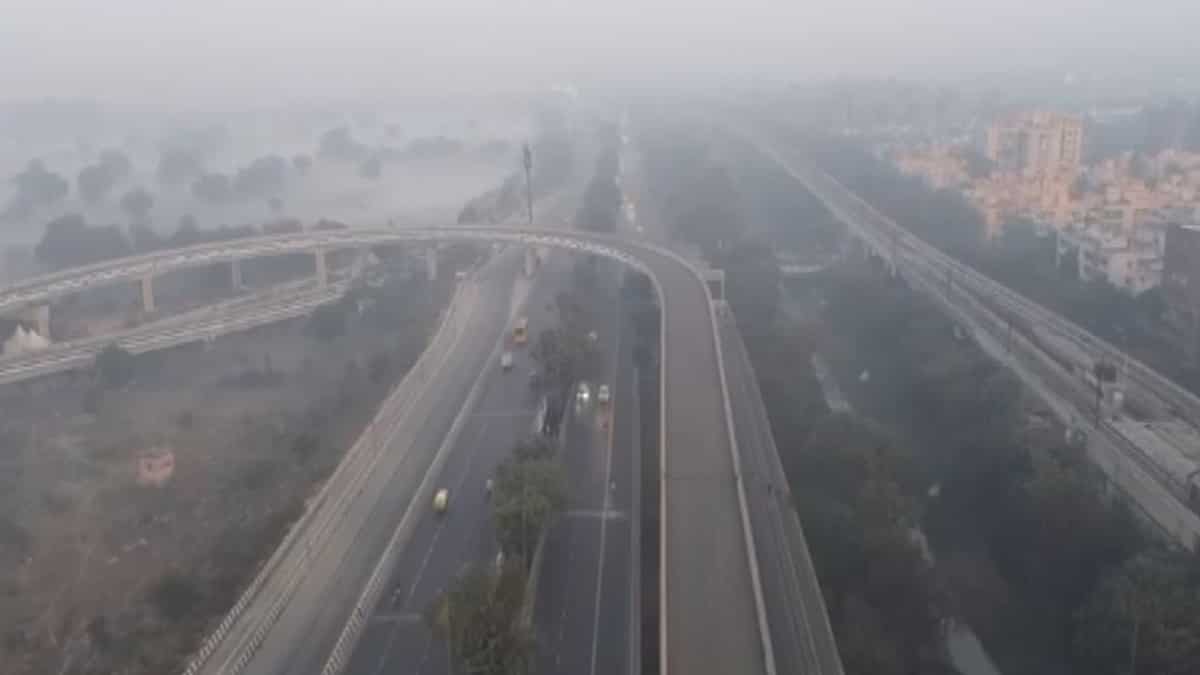 'Very poor' air quality continues in Delhi; hotspots cross 350 AQI